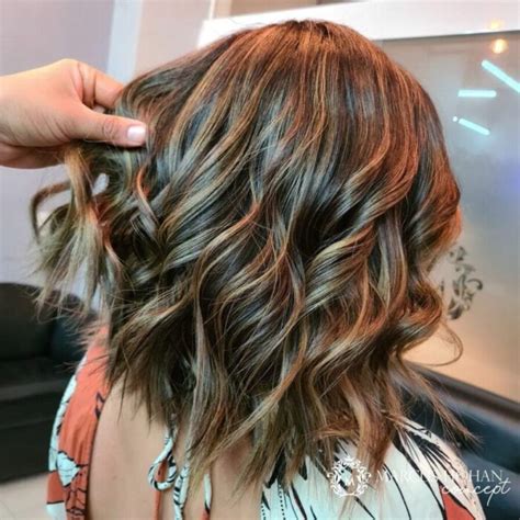 morena iluminada em cabelo curto|Morena iluminada em cabelo curto: 45 ideias para arrasar com。